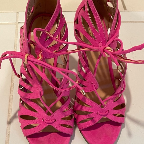 Also bright pink leather sandals. - Picture 2 of 4